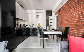 Oomph Warsaw Central Premium Apartments